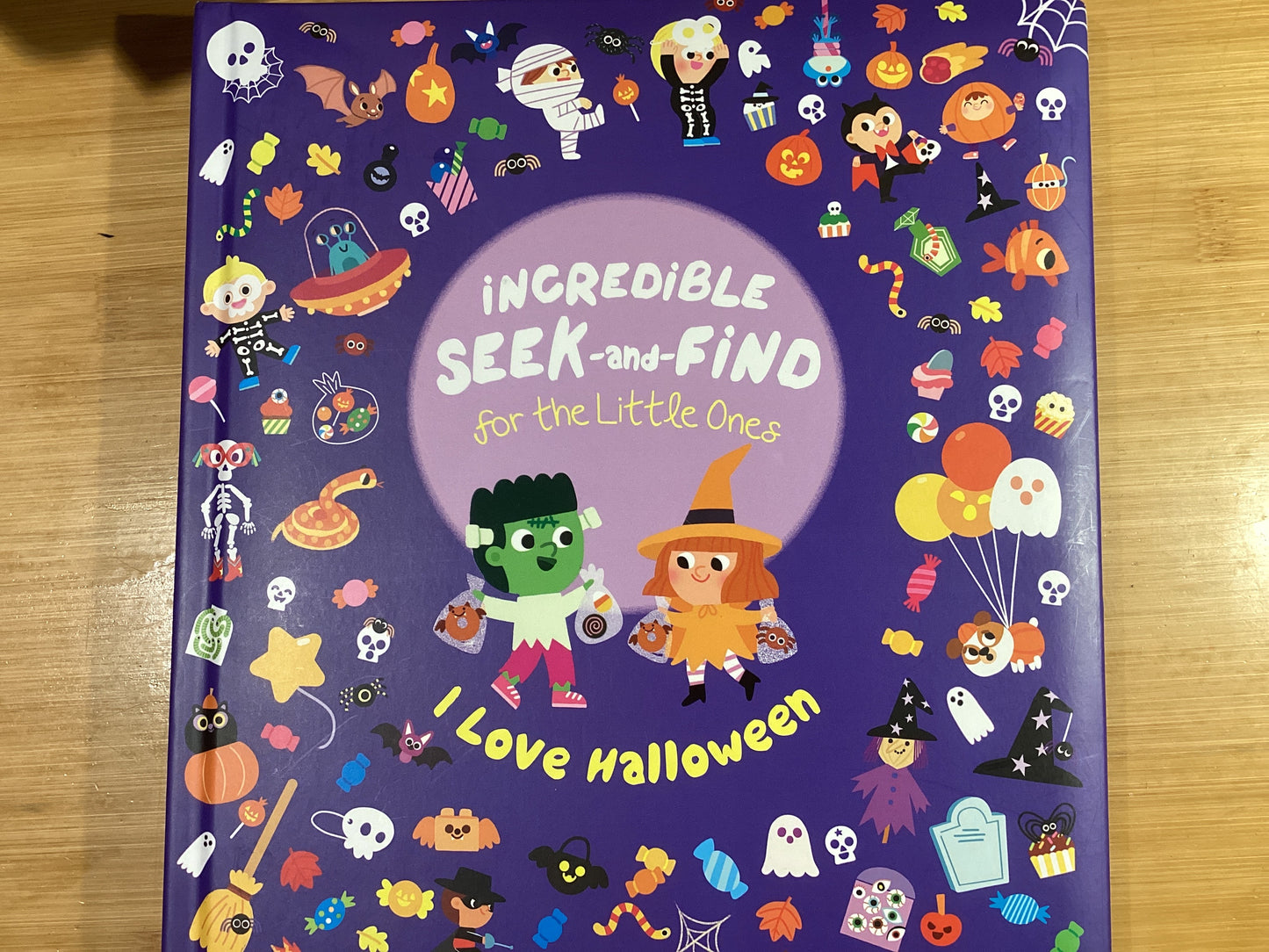 Incredible Seek-and Find: I love Halloween