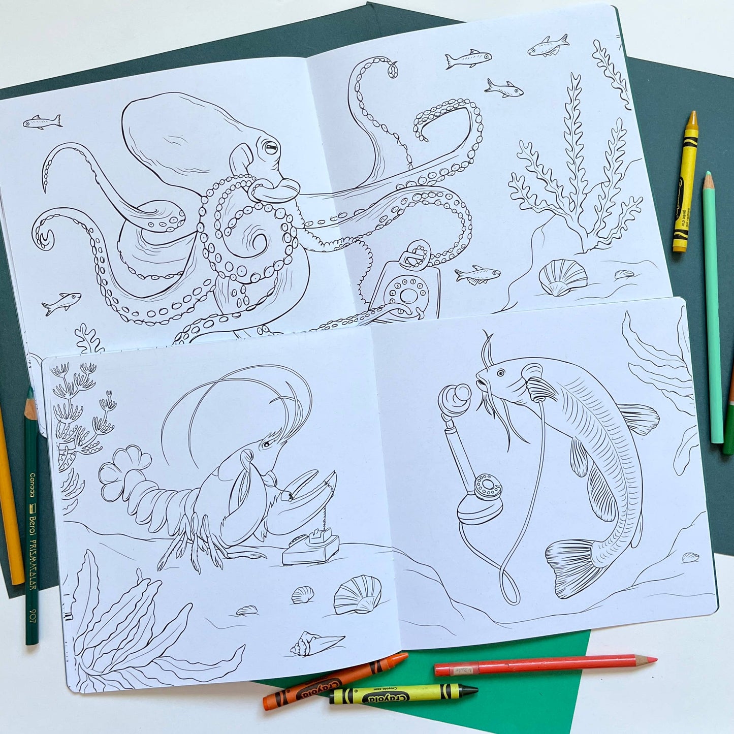 Sardines Studio - Coloring book, Animals on the phone