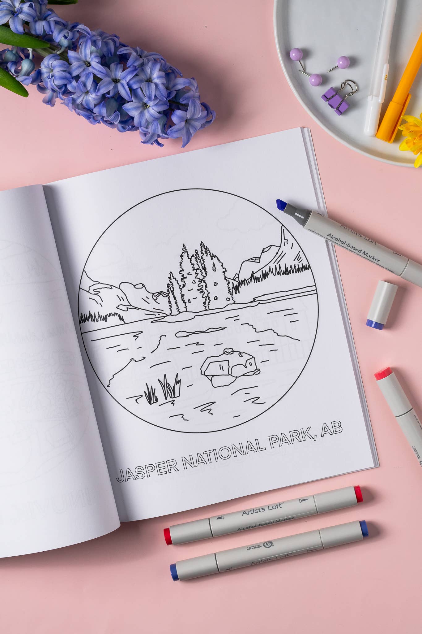 Jaybee Design - Oh Canada Colouring Book