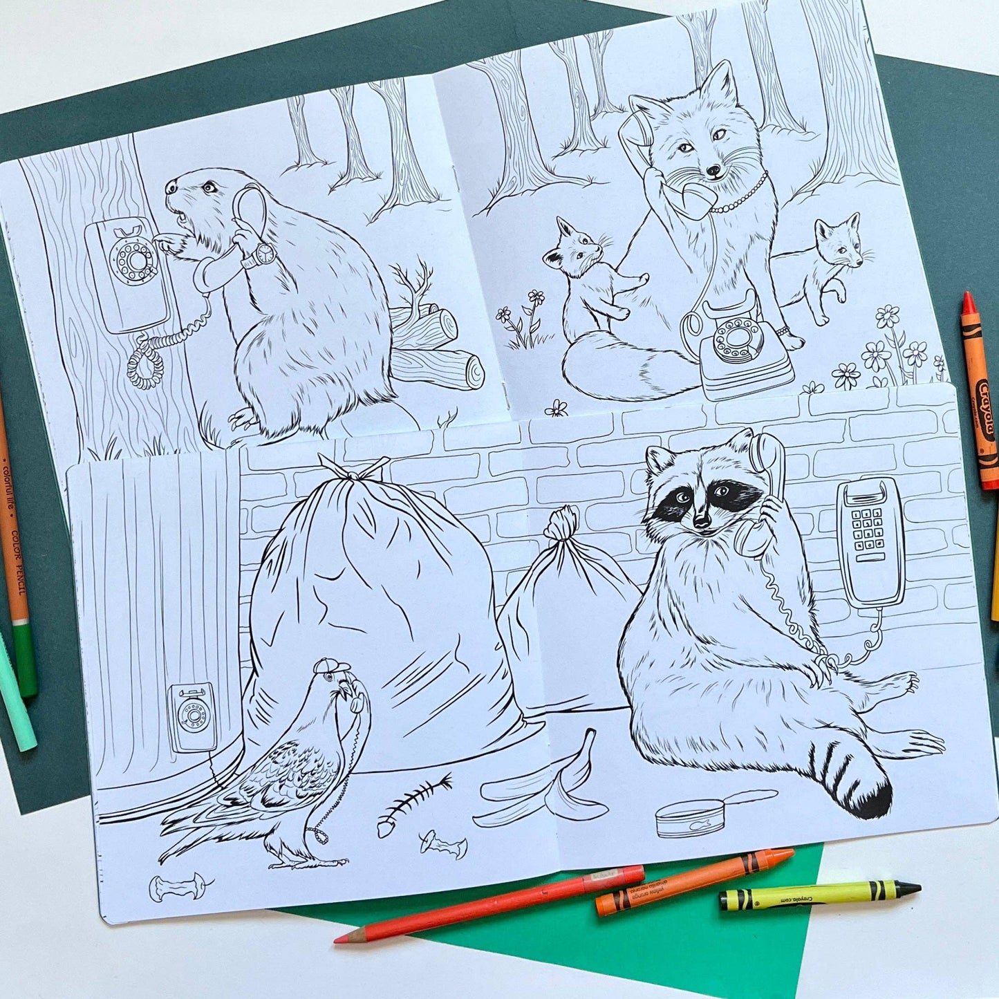 Sardines Studio - Coloring book, Animals on the phone