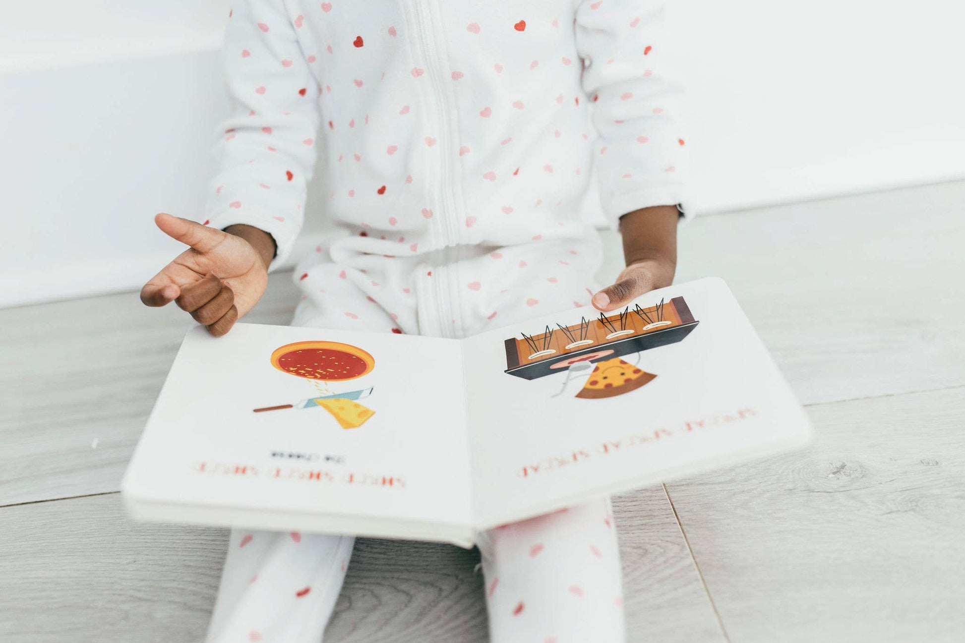Doodle Paw Press - Hello Pizza! A Board Book For Little Foodies - Agricola Street Books